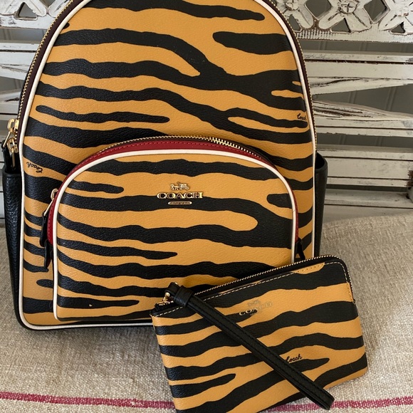 🆕 COACH | Backpack Tiger Print & Tiger Wristlet Bundle - Picture 9 of 16